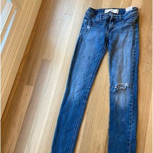 Girls Abercrombie distressed jeans